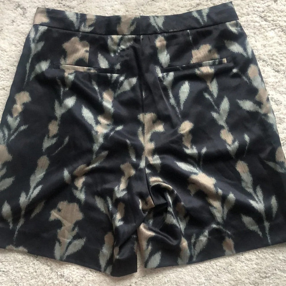 Babaton high waisted long shorts bermudas, viscose, floral abstract pattern sz 8 - Picture 7 of 8